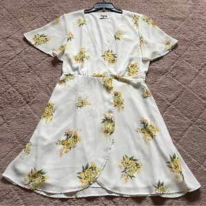 Show Me Your MuMu Andrea Floral Mini Wrap Dress Preppy Cottage Fairy Size XS‎